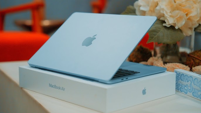 MacBook Air M4 in Sky Blue