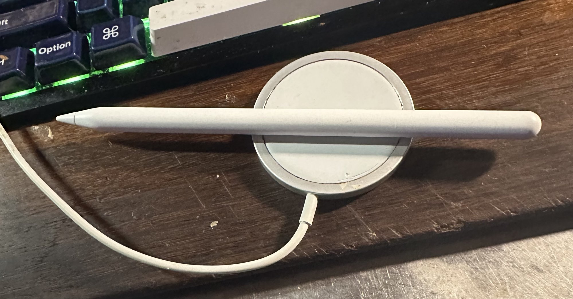 MagSafe Charger + Apple Pencil Pro